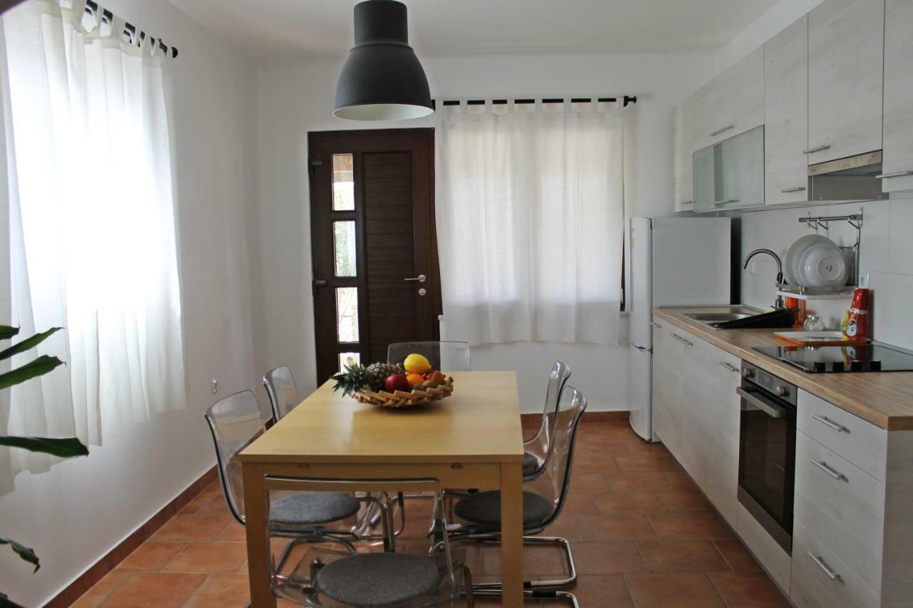 Apartments Dina Pula Exterior photo