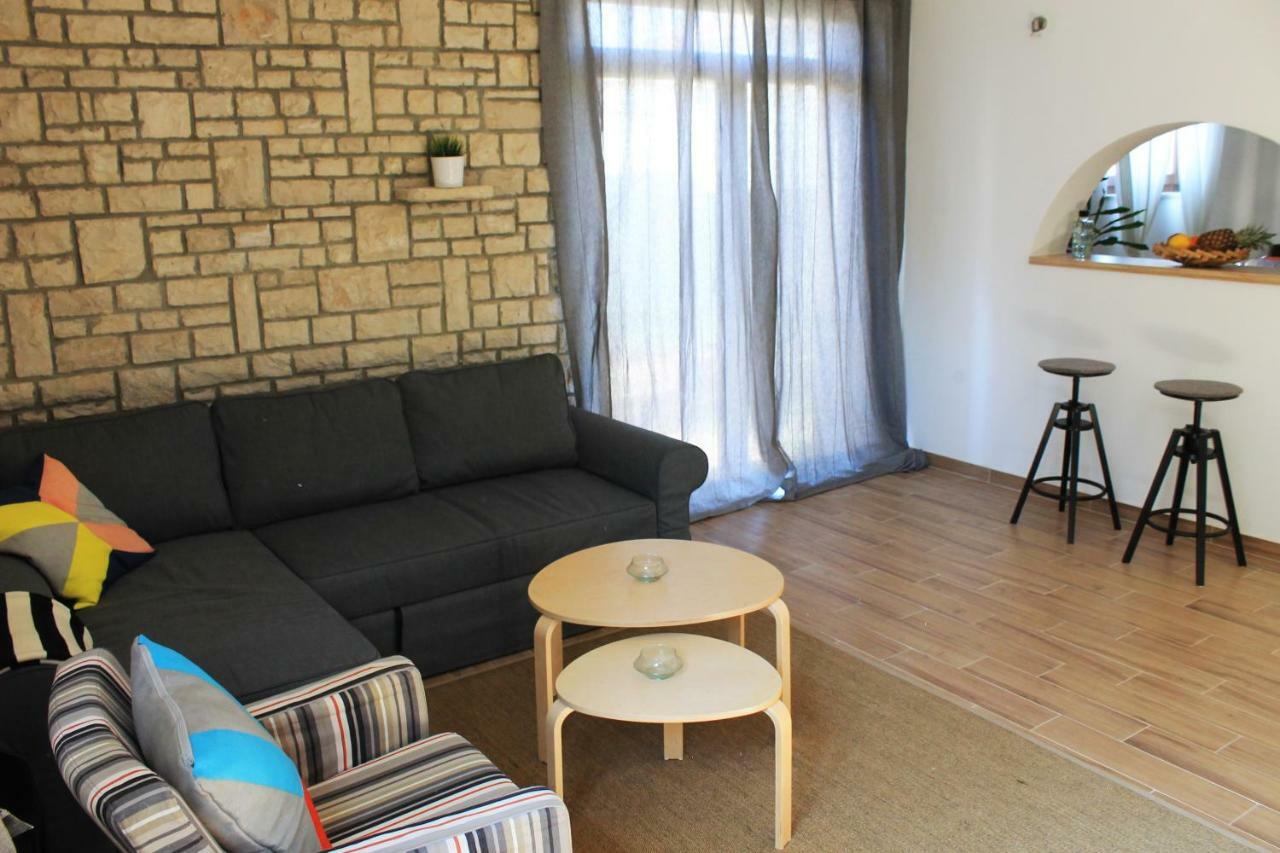 Apartments Dina Pula Exterior photo