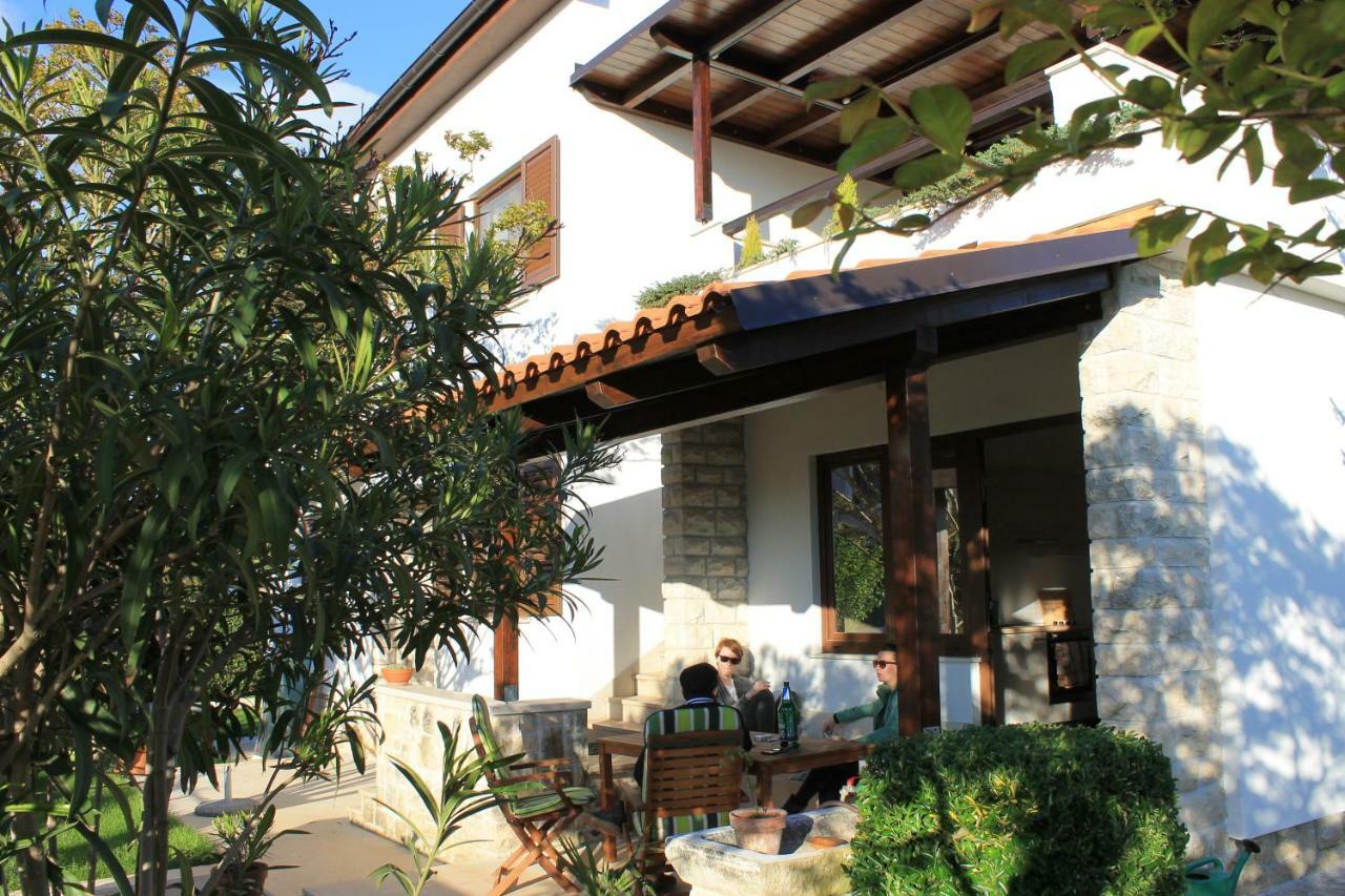 Apartments Dina Pula Exterior photo