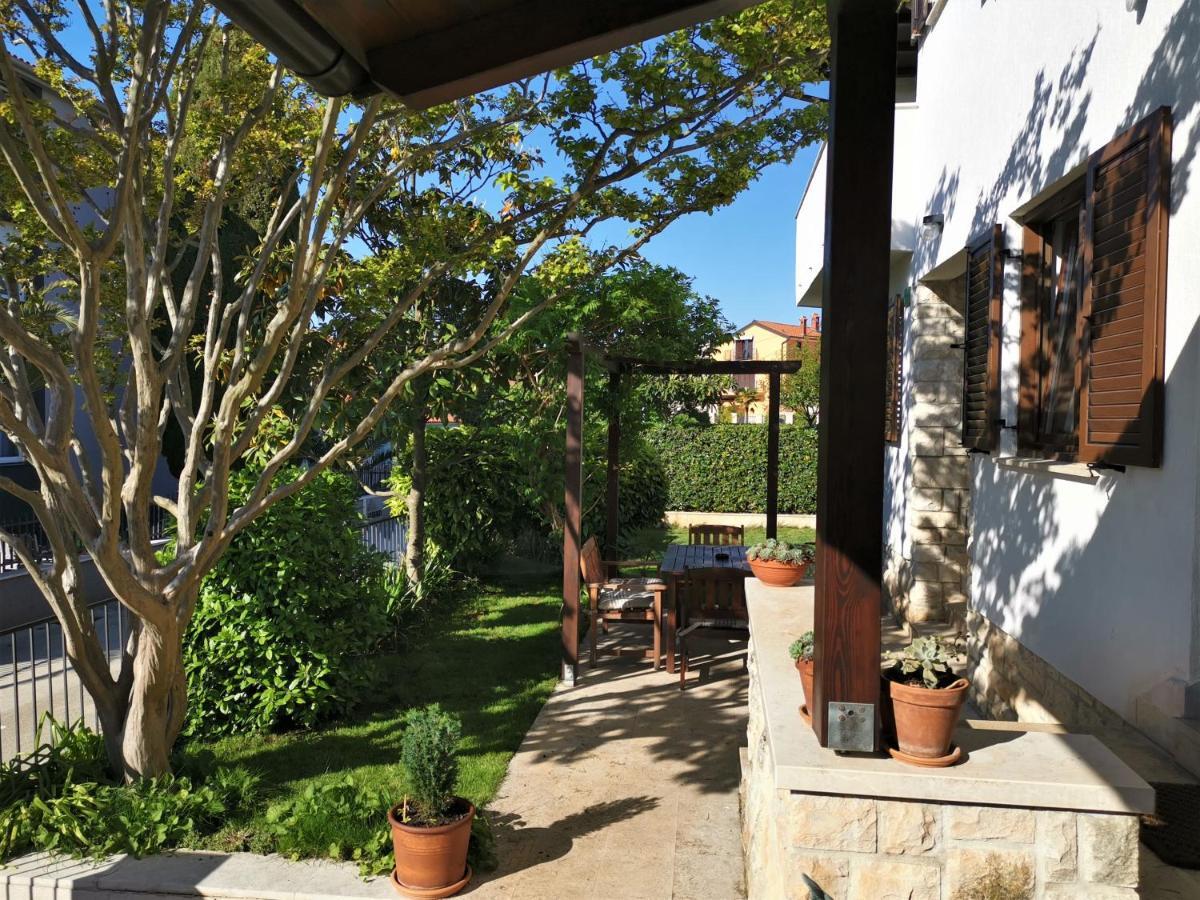 Apartments Dina Pula Exterior photo